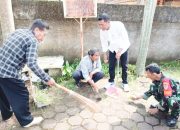Babinsa Koramil 2304/Anyer, Karbak Pembersihan Area Kantor