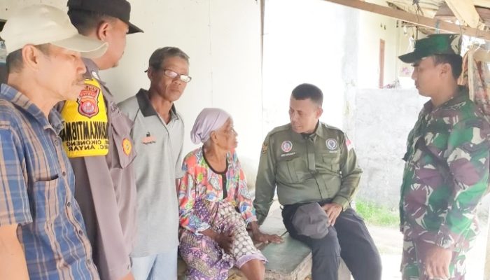 Babinsa Koramil 2304/Anyar Giat Bintahwil Pendataan Ibu Lansia
