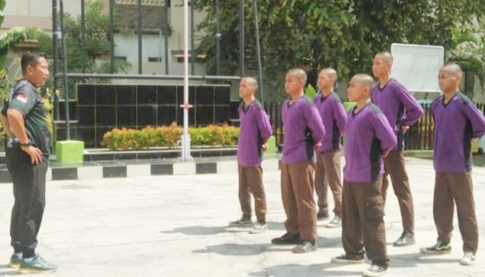 Babinsa Koramil 2301/Cilegon Giat Bintawil Pelatihan Bela Negara