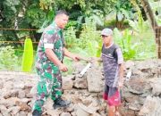 Babinsa Koramil 2306/Mancak, Karbak Membantu Membuat Pondasi