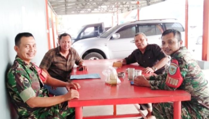 Babinsa Koramil 2301/Cilegon, Komsos Membahas Peternakan Ayam Petelur