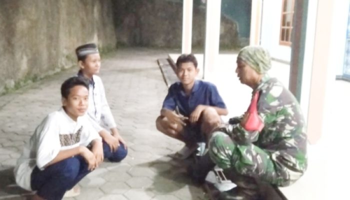 Babinsa Koramil 2301/Cilegon, Komsos Membahas Kenakalan Remaja