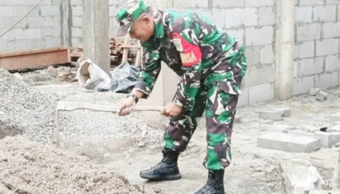 Babinsa Koramil 2304/Pulomerak, Karbak Pemasangan Tembok Batako