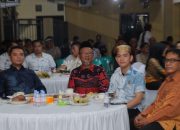 Personel Polres Maros Nonton Bareng Pagelaran Wayang Kulit dalam Rangka HUT Bhayangkara ke-79