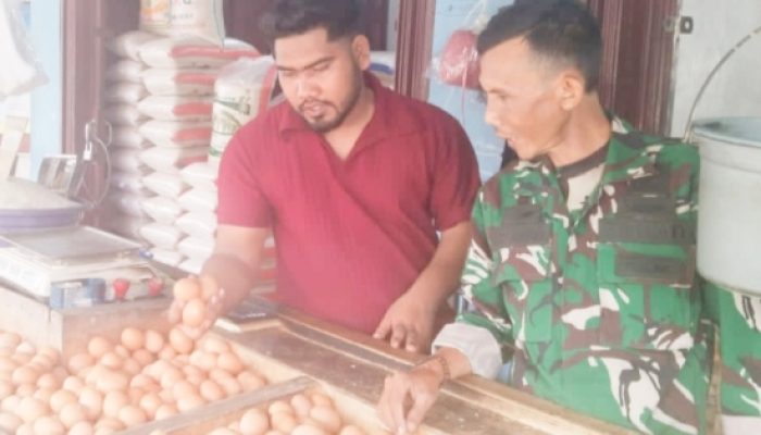 Babinsa Koramil 2304/Anyar, Bintahwil Monitoring Harga Sembako