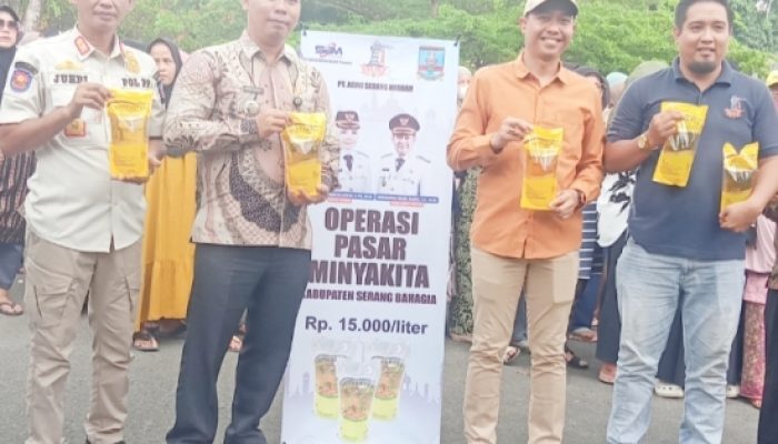 Pasar Murah Digelar di Anyar, Pemkab Serang Sediakan 2.000 Liter Minyak Goreng Murah