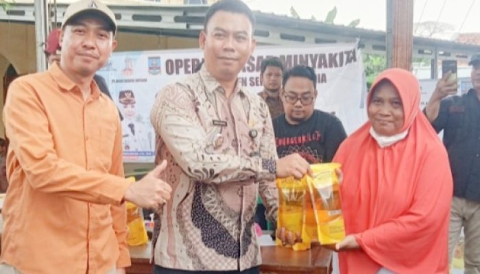 Operasi Pasar Minyak Goreng Digelar di Kecamatan Anyar, Harga di Bawah Pasaran
