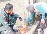 Babinsa Koramil 2305/Cinangka, Karbak Pemasangan Batu Bata