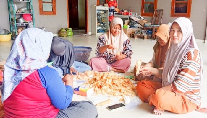 UMKM Desa Lambangsari Produksi Pangsit dan Stik Lezat, Siap Masuk Pasar Grosir