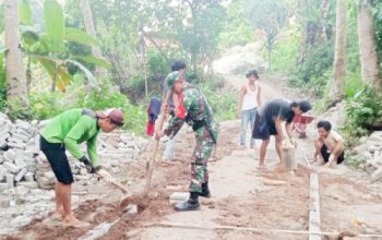 Koramil 2304/Anyar Laksanakan Kegiatan Karbak di Dua Desa Bantu pembangunan Infrastruktur Warga