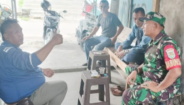Koramil 2303/Pulomerak Giatkan Komsos: Bahas Keamanan dan Kebersihan Lingkungan Bersama Warga