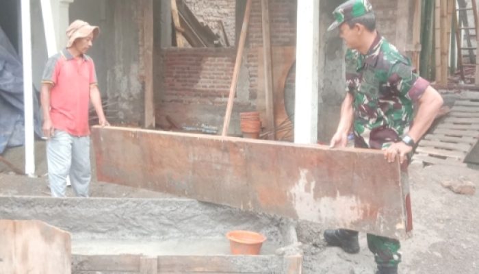 Koramil 2306/Mancak Gelar Kegiatan Karya Bakti Bersama Warga di Dua Lokasi