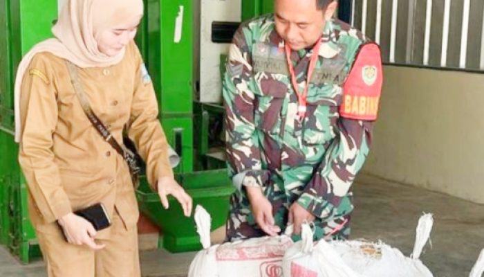 Koramil 2305/Cinangka Gencarkan Bintahwil : Tanamkan Wawasan Kebangsaan dan Dampingi Petani di Lapangan