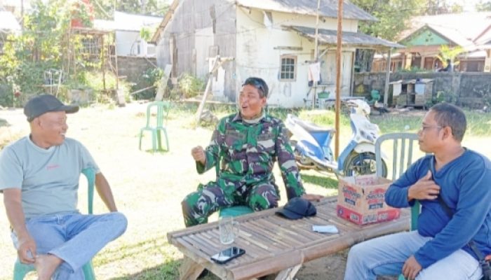 Babinsa Koramil 2305/Cinangka Gencarkan Komsos Bahas Bahaya Narkoba dan Kenakalan Remaja