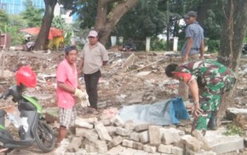 Koramil 2303/Pulomerak Gelar Karbak Bersama Warga, Tingkatkan Kepedulian Lingkungan dan Infrastruktur
