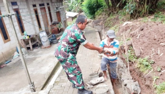 Koramil 2307/Ciwandan Gelar Karbak Bersama Warga : Gotong Royong Untuk Lingkungan Yang Lebih Baik