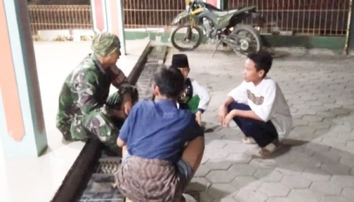 Babinsa Koramil 2301/Cilegon Laksanakan Komsos Pererat Sinergi Dengan Tokoh Masyarakat