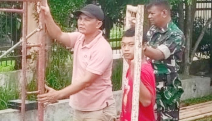 Babinsa Koramil 2302 Laksanakan Karya Bakti di Wilayah Bojonegara