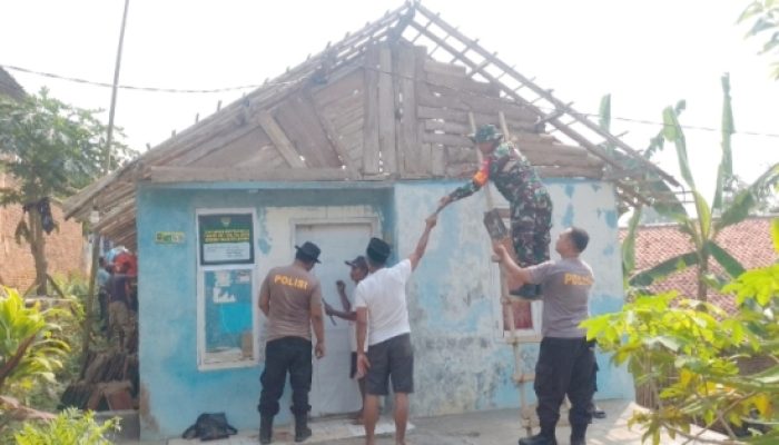 TMMD ke-125 Kodim 0623/Cilegon : TNI Rehab Rumah Milik Ibu Sumenah Warga Cikerai