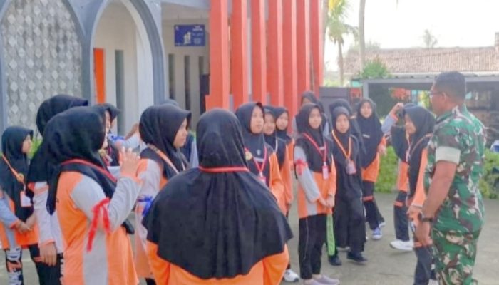 Babinsa Koramil 2301/Cilegon Laksanakan Pembinaan Teritorial Kepada Santri di Wilayah Cibeber