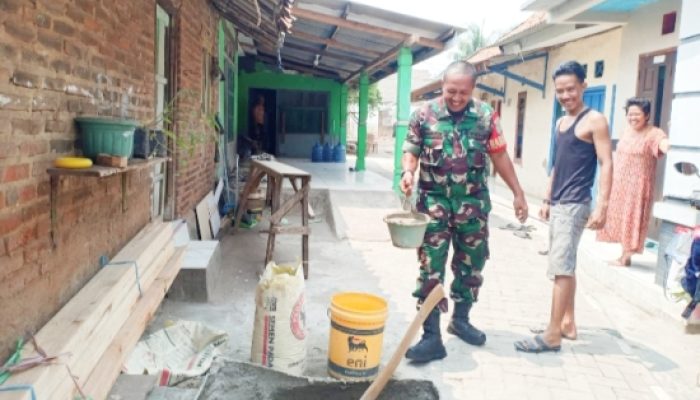 Babinsa 2307/Ciwandan Bersama Warga Laksanakan gotong royong Bangun Rumah dI Wilayah Ciwandan
