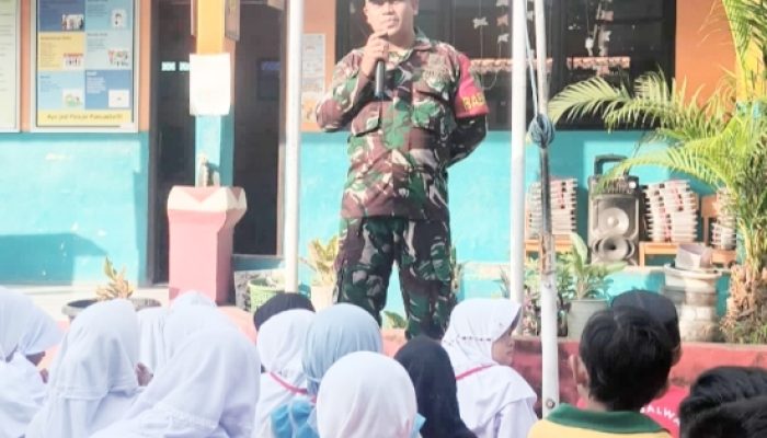 Perkuat Pembinaan Wilayah, Babinsa Koramil 2303/Pulomerak Gelar Bintahwil di Sekolah dan Lingkungan Kerja