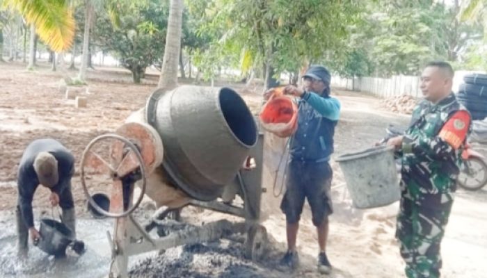 Babinsa Koramil 2305/Cinangka Laksanakan Giat Karbak, Bantu Warga di Dua Desa