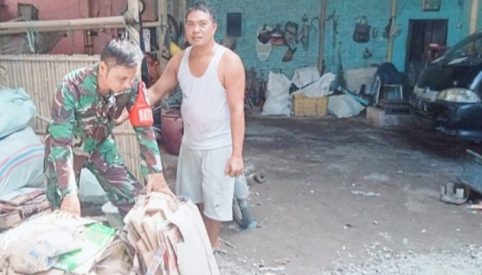 Babinsa Koramil 2301/Cilegon Laksanakan Kegiatan Puanter, Bahas Drainase dan Pengelolaan Sampah di Cibeber
