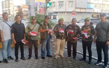 PPM Babel Bagikan Bendera Merah Putih di Pangkalpinang Peringati HUT RI ke-80 dan Hari Veteran Nasional