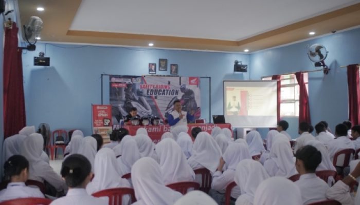 Honda Babel Edukasi Siswa SMKN 3 Belitung Soal Safety Riding