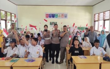 Wakapolres Maros Sosialisasi Budaya Tertib Berlalu Lintas dan Salurkan Bantuan di SMPN 38 Tompobulu