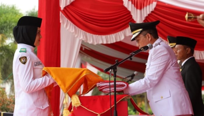 Polwan Polres Bangka Tengah Jadi Komandan Upacara Perdana di HUT RI ke-80 di Halaman Kantor Bupati