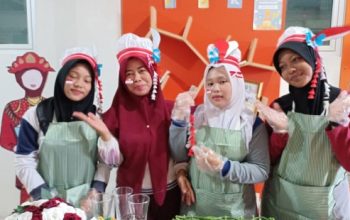Lomba Hias Tumpeng Meriahkan HUT ke-80 RI di SMK 5 Pangkalpinang