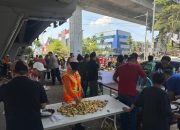 Ditbinmas Polda Sulsel Gelar Makan Gratis bagi Masyarakat di Bawah Flyover Makassar