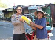 Polri untuk Masyarakat, Polres Maros Gelar Pangan Murah Untuk Warga Serta Bagi Beras Gratis Khusus Penarik Becak