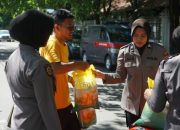 Polwan Polres Maros Hadirkan Beras Murah, Semarakkan Car Free Day dalam Rangka HUT ke-77