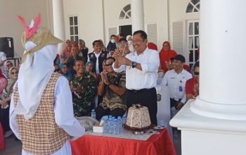 Bupati Takalar di Dampingi Wakil Bupati Takalar Lepas Peserta Gerak Jalan Indah dan Drum Band Tingkat Kab. Takalar