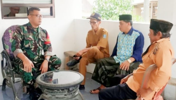 Koramil 2306/Mancak Gencarkan KOMSOS, Bahas Olahraga dan Keamanan Lingkungan Bersama Warga