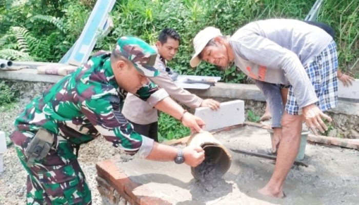 Koramil 2306/Mancak Laksanakan Karya Bakti, Bangun Fasilitas Umum di Dua Desa