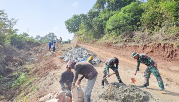 Progres TMMD ke-125 Kodim 0623/Cilegon : Sasaran Utama Jalan di Kelurahan Cikerai Capai 30 persen