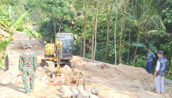 TMMD ke 125 Kodim 0623/Cilegon Bangun Jalan Baru, Akses Warga Cikerai Makin Mudah