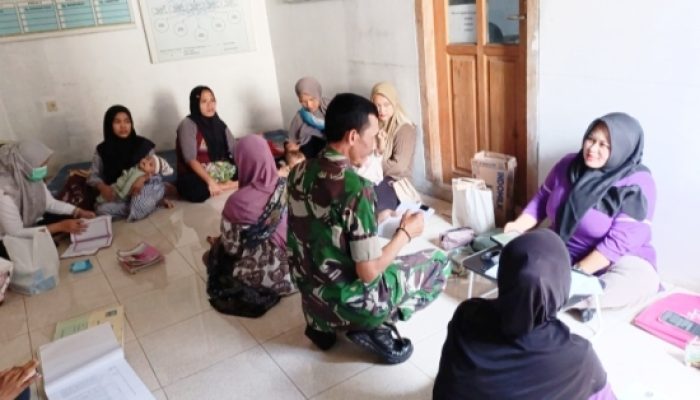 Babinsa Koramil 2304/Anyar Laksanakan Pendataan Warga dan Balita Lewat Giat Puanter