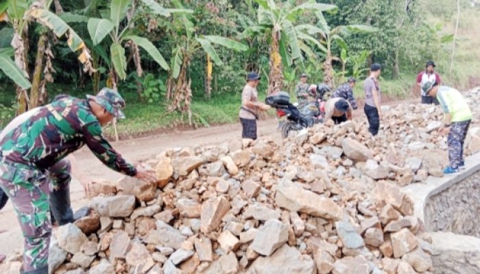 TMMD ke-125 Kodim 0623/Cilegon : Pekerjaan Pengerasan Jalan Sudah Mencapai 45 Persen