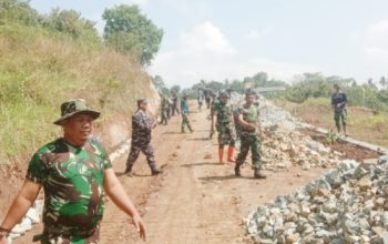 Progres Pengerasan Jalan TMMD Capai 47%, Danramil 2301/Cilegon Optimis Rampung Tepat Waktu