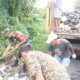 Koramil 2304/Anyar Gelar Karya Bakti Bersama Warga di Kecamatan Anyar