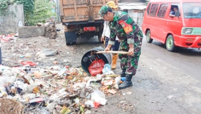 Babinsa Koramil 2303/Pulomerak Giat Laksanakan Karbak Bersama Warga