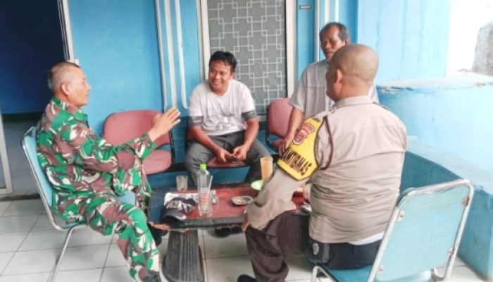 Babinsa Koramil 2307/Ciwandan Komsos  Bahas Gotong Royong dan Kesehatan Lingkungan