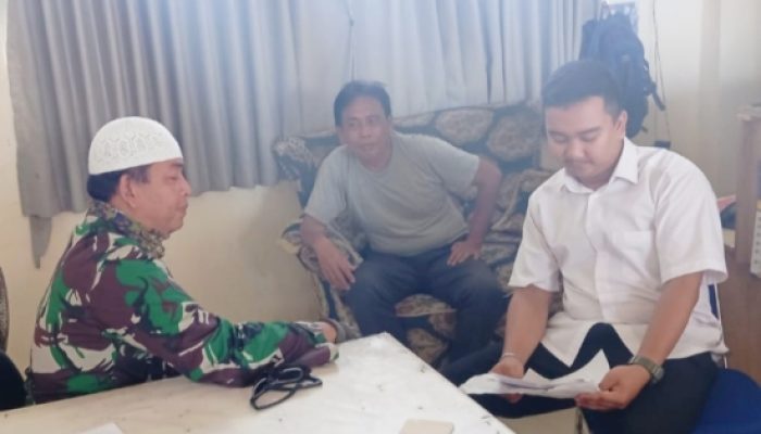 Babinsa Koramil 2305/Cinangka Gencarkan Komsos Bahas Kebersihan dan Toleransi Beragama
