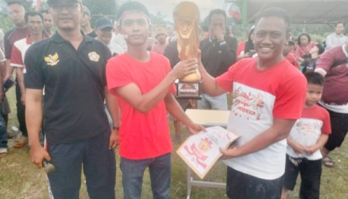 Sambut HUT RI Ke-80, Semifinal Sepak Bola PT Arka Putra Dimenangkan Tim RT 01 Hadiah Uang 3 Juta