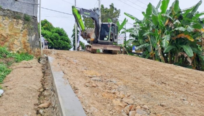 Progres TMMD Ke-125 Kodim 0623/Cilegon : Pengerasan Badan Jalan Capai 90 Persen Berkat Solid Antara TNI dan Masyarakat